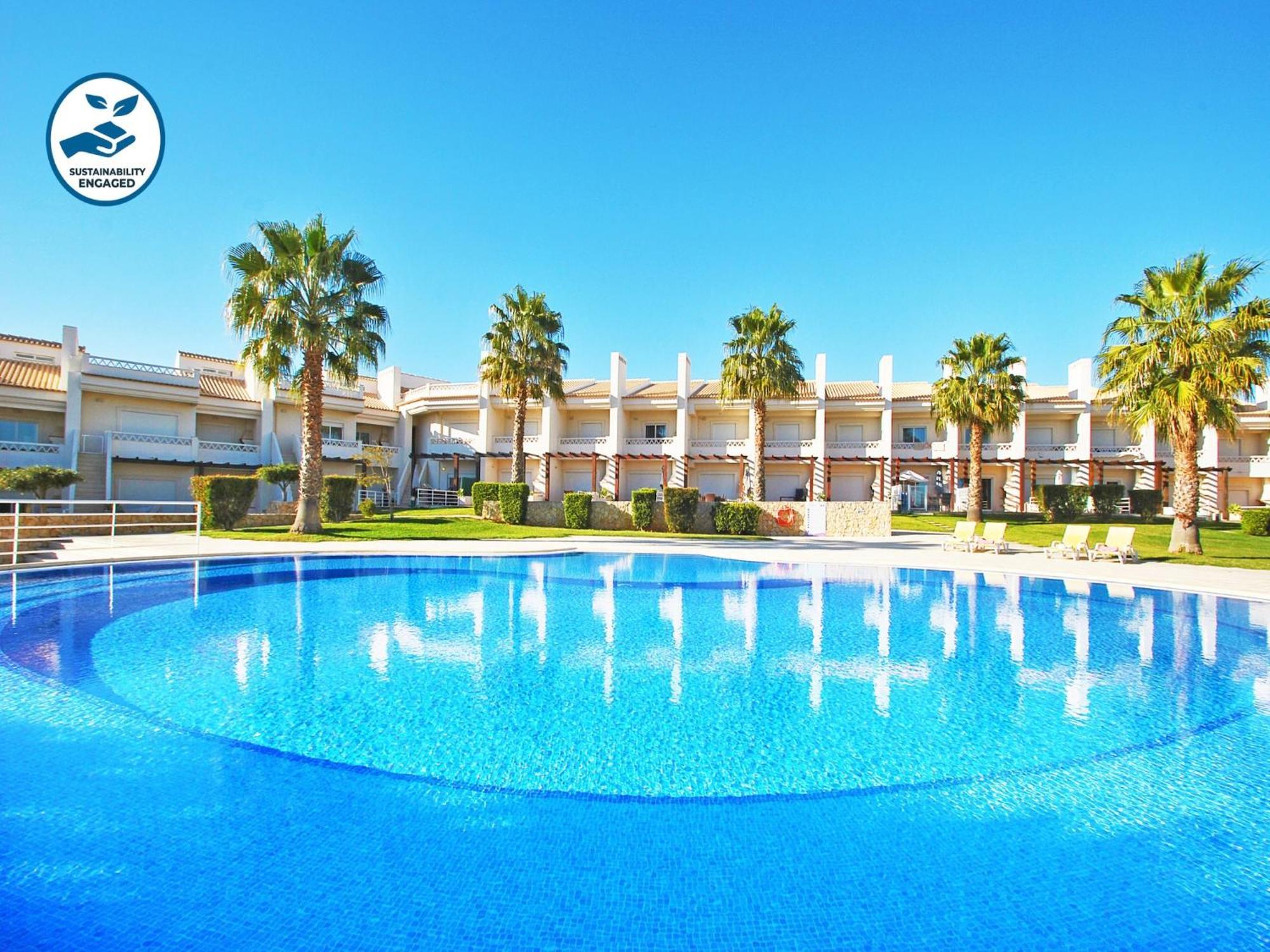 Townhouse With Swimming Pool *